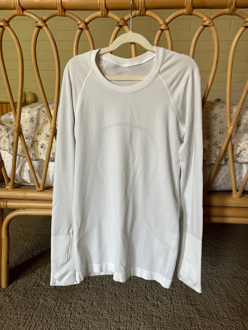 Women’s Lululemon White Swiftly Tech Long Sleeve Top